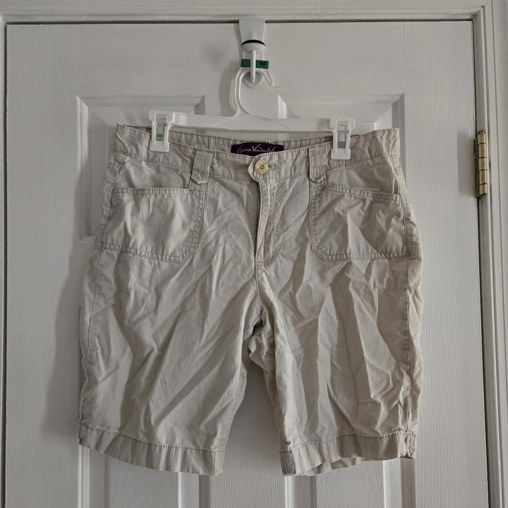 Gloria Vanderbilt Size 8 Cream Cargo Shorts